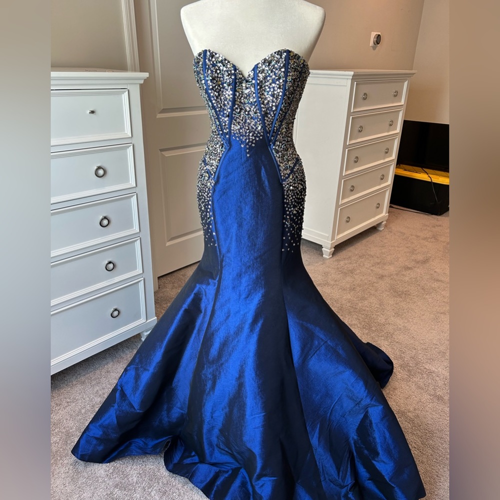 Beautiful dress, was the talk of the night ❤️